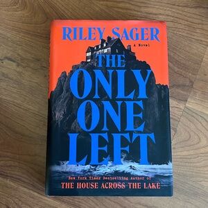 Hardcover The Only One Left by Riley Sager